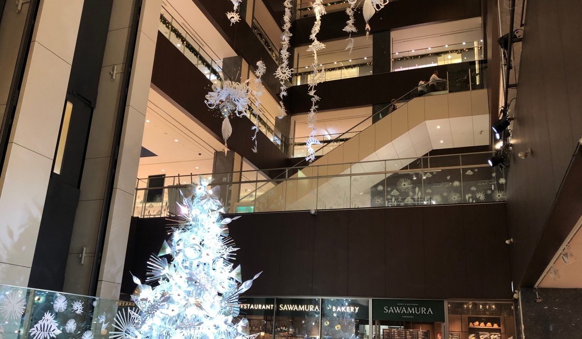 ミッドランドスクエアに蔡筱淇、吉川公野がクリスマスアートインスタレーションを設置